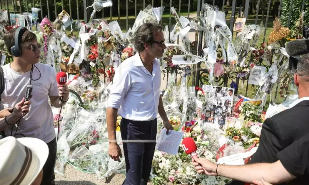 Το τελευταίο «αντίο» στον Γάλλο ζεν πρεμιέ Αλέν Ντελόν (Εικόνες)